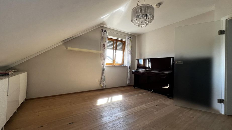 Außergewöhnliche Wohnung mit 187qm Grundfläche, Dachterrasse und Südbalkon – Schlafzimmer 2