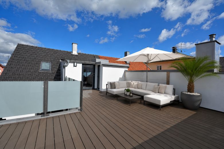 Casa nella casa con piscina, terrazza sul tetto e ascensore privato - Traunstein – Großzügige Dachterrasse