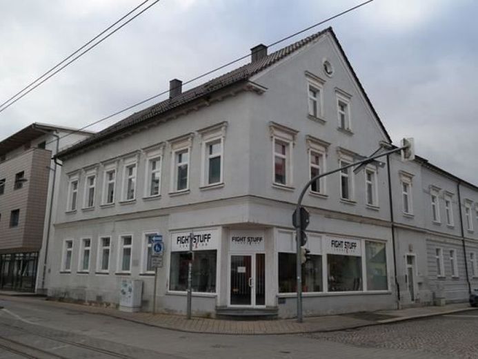 Großzügige WG 5-Zimmer mit Laminat, EBK, sep.WC und Wannenbad in zentraler Lage! SP mgl. – Foto 1