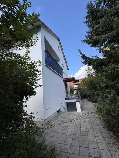 Casa unifamiliare inondata di luce in una posizione privilegiata e tranquilla – Perfetta per famiglie, in vendita – Foto 3