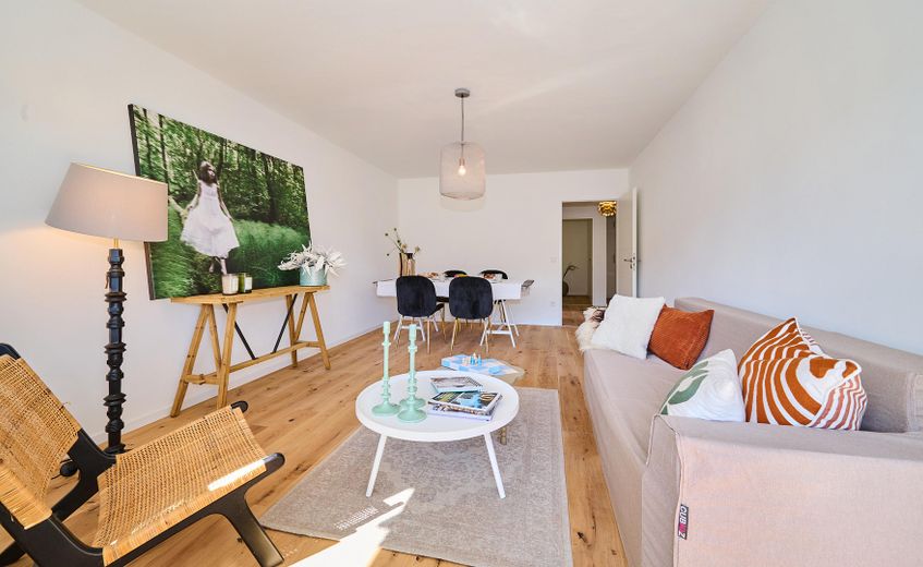 Appartamento modernizzato di recente, 3 locali con balcone – Wohnzimmer 2
