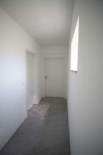 Moderne 2 Zimmerwohnung – Zugang zur Wohnung