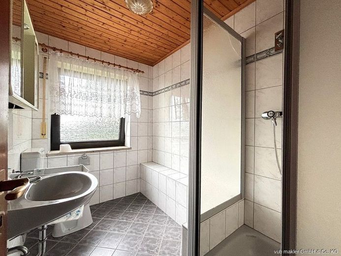Stilvolles Einfamilienhaus mit Einliegerwohnung und großzügigem Grundstück in Arzberg – VUB0002479-16