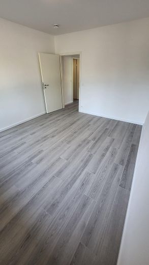 Zemin kat-yeni yenilenmiş-ayrı giriş-balkon-kapalı otopark-özel şahıstan – Schlafzimmer