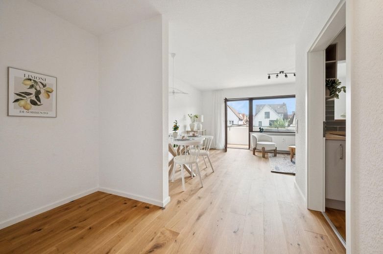 Ihr Platz zum Durchatmen: Moderne 2-Zimmer-Wohnung mit Grünblick im Herzen von Neckarau – Geräumiger Flur