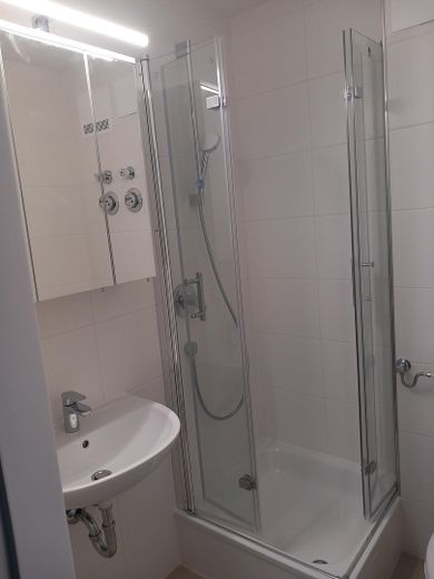 Nowo wyremontowane mieszkanie dwupoziomowe z 2,5 pokojami – Bad