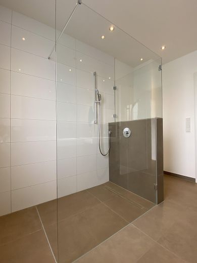 Hochwertige, neuwertige und großzügige Maisonettewohnung in Münster-St. Mauritz !! – Begehbare Dusche