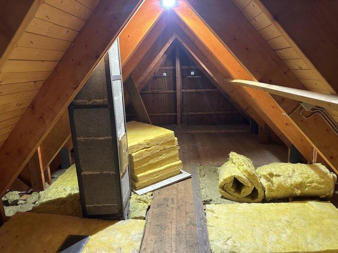 Senza provvigione: porzione di bifamiliare in stile casa svedese con sauna, ampio giardino e vista sui campi – Dachboden - 2 Meter höhe