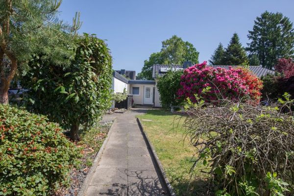 Bungalow con seminterrato parziale e sauna in giardino & con l'opzione di acquistare la casa vicina
