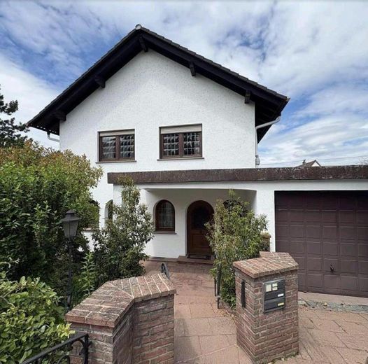 Casa unifamiliar con mucho espacio en el corazón de Ingelheim am Rhein – Foto 1