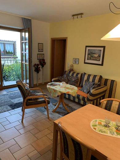 möblierte Wohnung 60qm- ab sofort-Pauschalmiete inkl. NK -  in 67167 Erpolzheim – Blick vom Esstisch zum Balkon