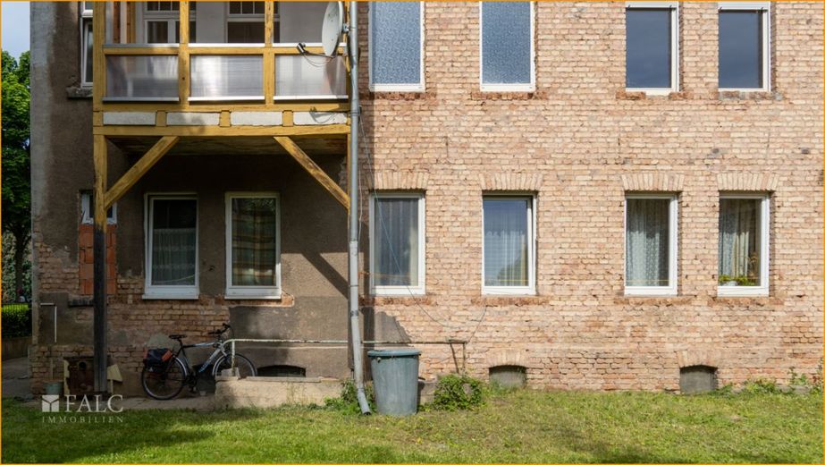 Potenzial für`s Kapital: Solides, ausbaufähiges und attraktives Mehrfamilienhaus in schöner Lage – Aussenansicht Rückseite