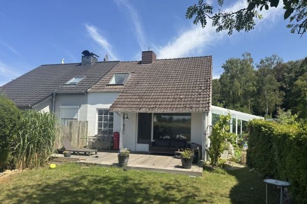 Haushälfte mit Herz - ein Rohdiamant in ruhiger Sackgassenlage