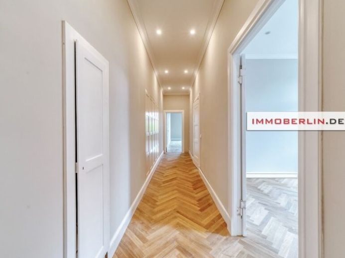IMMOBERLIN.DE - Completamente risanata & elegante! Raffinato appartamento in edificio d'epoca in posizione attraente – Foto 1