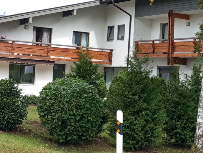 NACHMIETER für Traumwohnung in Traumlage gesucht! – Das Anwesen, 9 Parteien