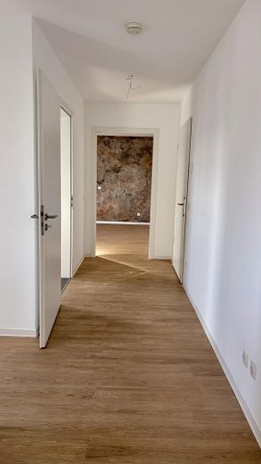 Wymarzone mieszkanie 2 ½-pokojowe z południowo-zachodnim tarasem na dachu w zielonym Schermbeck – Flur zum Schlafzimmer