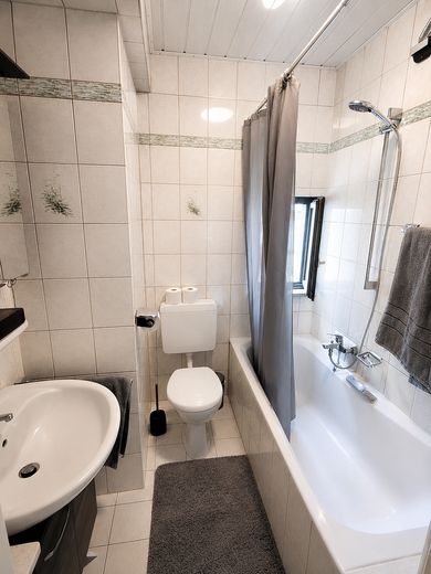 4-Zimmer-Wohnung in zentraler Lage von Bingen –  inkl. Einbauküche – Bad