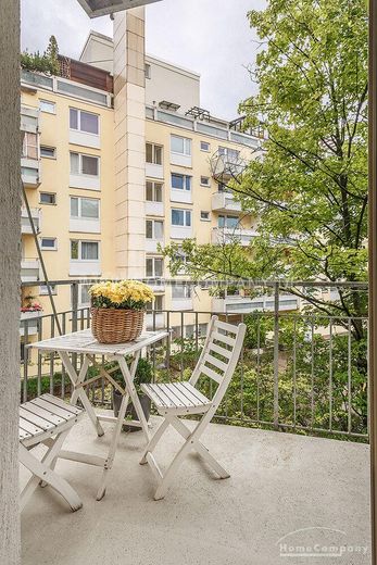 Exklusive 4-Zimmer-Altbauwohnung mit Balkon  &  Tiefgarage in Top-Lage – 8a6f5978479d5ea570cdecab5a11b863c24f671e.jpg
