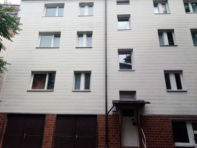 Piękne jasne mieszkanie jednopokojowe na 2. piętrze – Zdjęcie 1