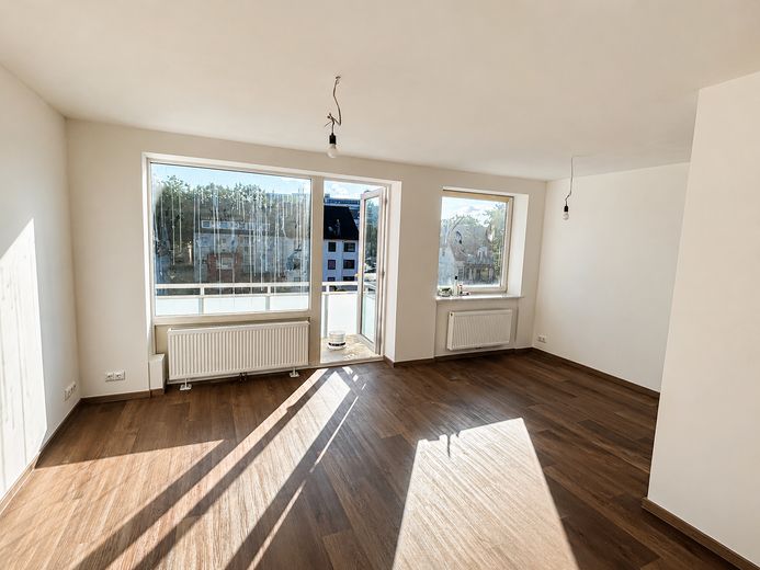 Wohnen am DIAKO – sanierte 2-Zimmer-Wohnung mit Balkon und Fernwärme – Wohnzimmer I
