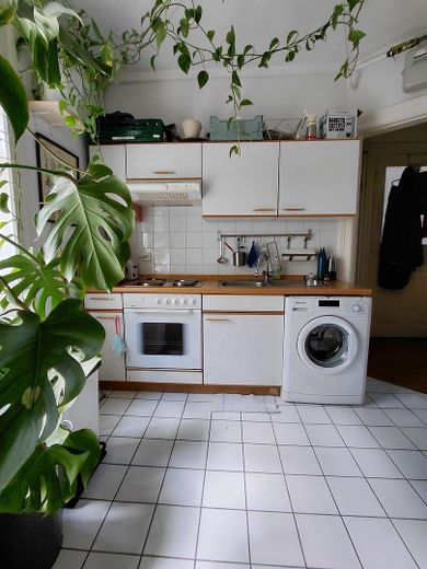 Sans commission pour l’acheteur ! Charmant appartement calme de 2 pièces au cœur de Winterhude – Küchenzeile