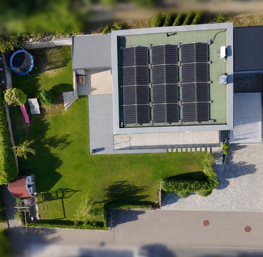 RISERVATO - Moderna casa familiare con vista – scuola, asilo e negozi raggiungibili a piedi – Luftaufnahme