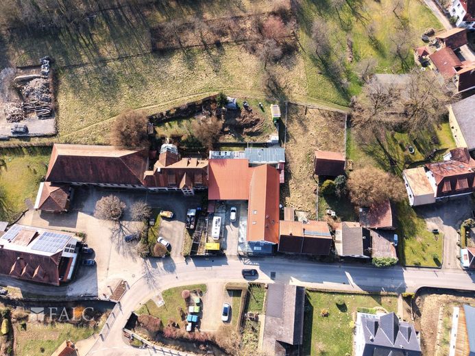 Großzügig Wohnen mit Hobbywerkstatt und Lagerhalle - FALC Immobilien – Aus der Vogelperspektive