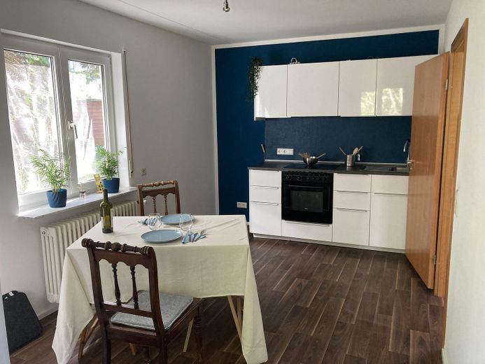 Renovierte 3,5-Zimmer Maisonette-Wohnung mit eigenem Garten! – Küche & Essbereich