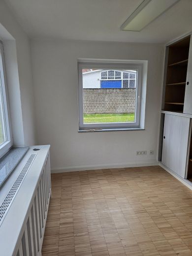 Büroräume zu vermieten – Büro zum Garten hin