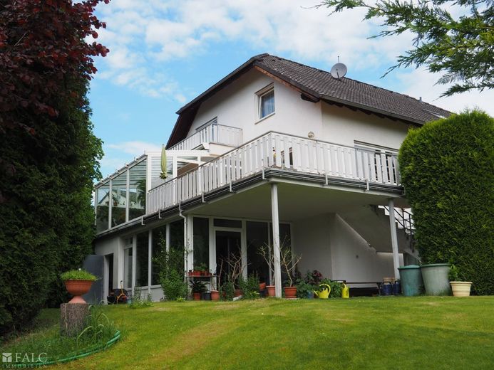 Großzügiges Anwesen im Kurort Bad Bodendorf – Wintergarten und Balkon