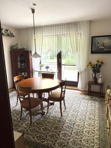 Przestronne mieszkanie z dużą loggią XL i sutereną w Garbsen – Zimmer mit Balkon