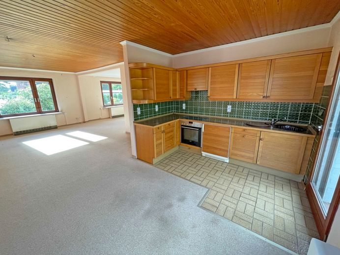 1.296 m² arsa – Tek ailelik ev veya 2 konut birimli ikiz ev mümkün – Essbereich / Küche