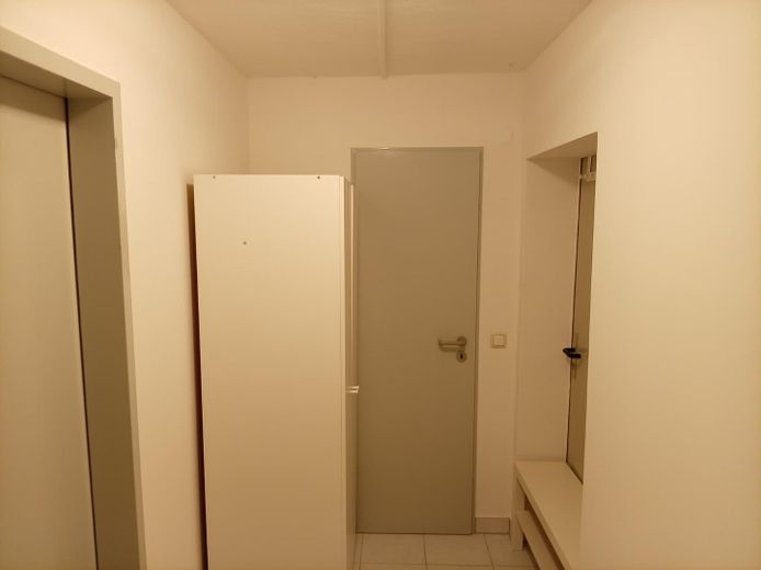 Frisch saniertes, möbliertes Appartement inkl. TG Stellplatz – Flur