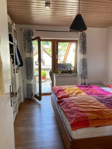Schlafzimmer m Terassenzugang