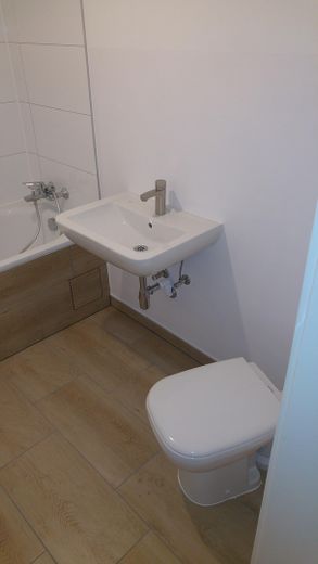 Topsanierte DG Wohnung, WG geeignet, Einbauküche, zentral – Foto 36