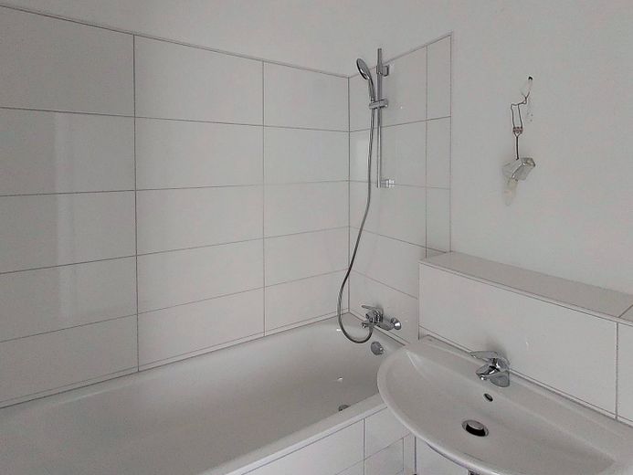 Moderno piso de 2 habitaciones con BALCÓN en una zona residencial tranquila al sur de la ciudad – Ansicht I: Bad
