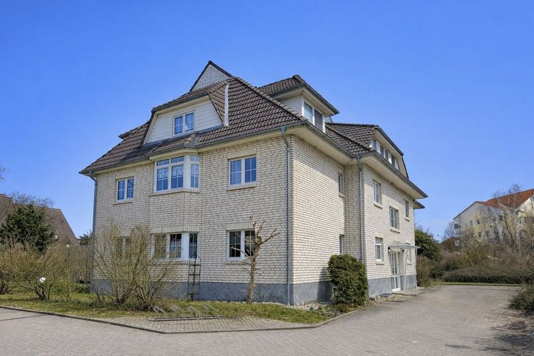 HORN IMMOBILIEN++RESERVIERT! Neubrandenburg, helle 3-Raum Eigentumswohnung mit Balkon, Stellplatz und Einbauküche – Nutzen Sie Ihre Chance!