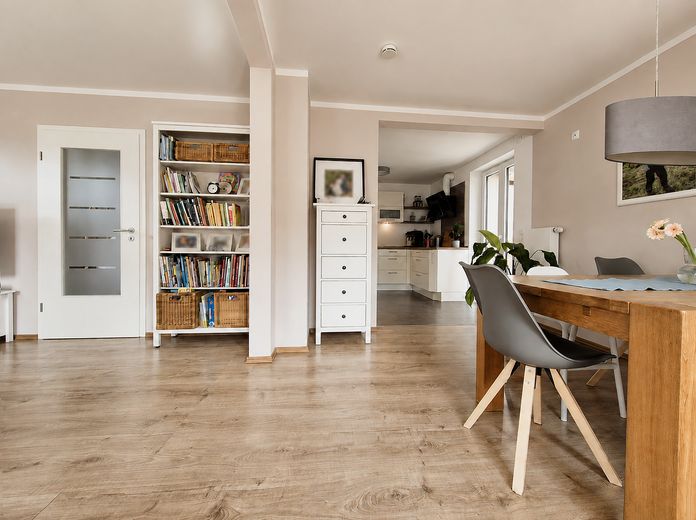Modernisierte Doppelhaushälfte mit Sonnenterrasse – provisionsfrei – Wohn-/Esszimmer II