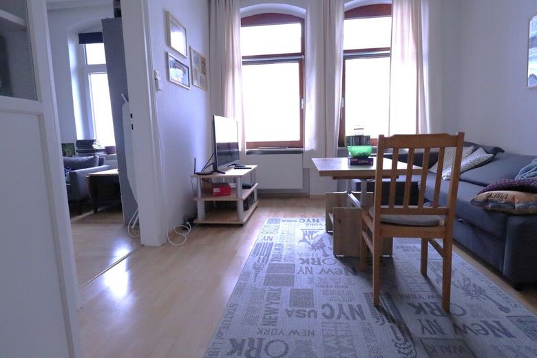 8 Parteien-Mehrfamilienhaus + + im tollen Umfeld + + 1 Garage und ein kleiner Garten am Innenhof – Wohnbereich