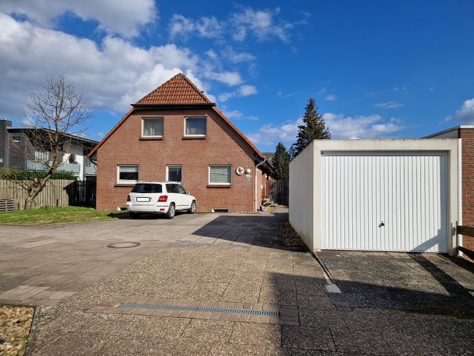 Seltene Gelegenheit in Holtorf: Großzügiges Zweifamilienhaus mit Terrasse und Garage – Foto 1