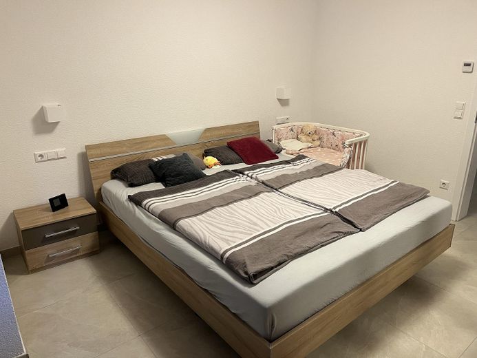 Exklusive 4-Zimmer-Gartenwohnung im Neubau mit großzügigem Garten, Einbauküche & E-Auto-Stellplatz – Foto 9