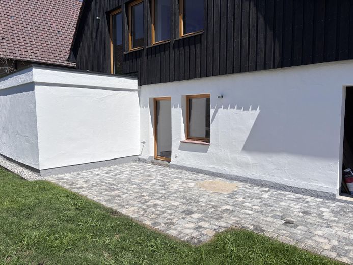 Exklusive Erdgeschoss-Loftwohnung im Denkmal | Erstbezug nach hochwertigem und nachhaltigem Umbau – Terrasse 2 mit Garten