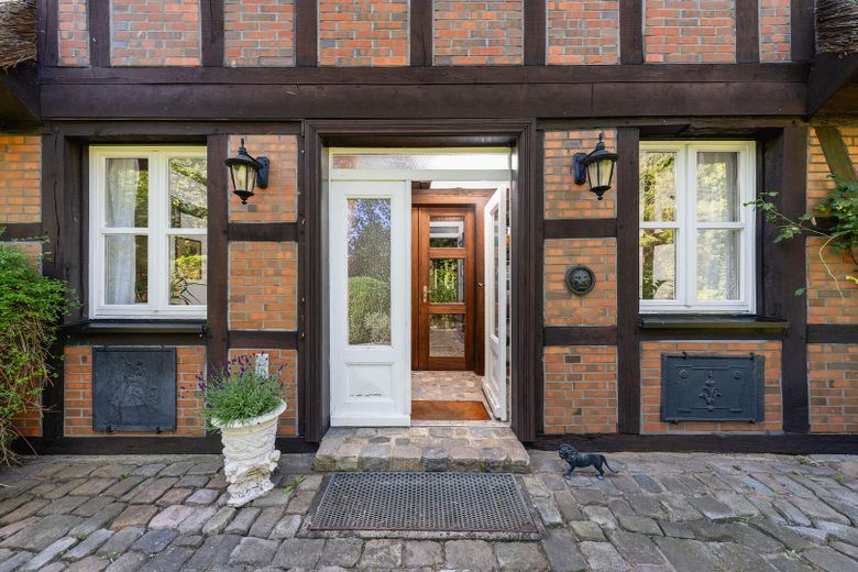 Exkl. Anwesen, Family-Office oder Pferdehof nur 64 km von Hamburg - max. bis 30 ha Eigenland möglich – Entrée zum Wohnhaus