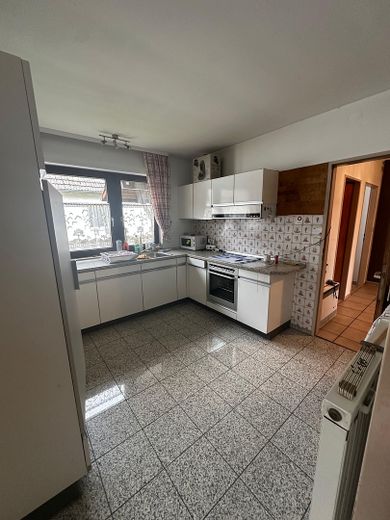 Geniş arsasıyla Bernstadt'ta müstakil ev – Fotoğraf 6