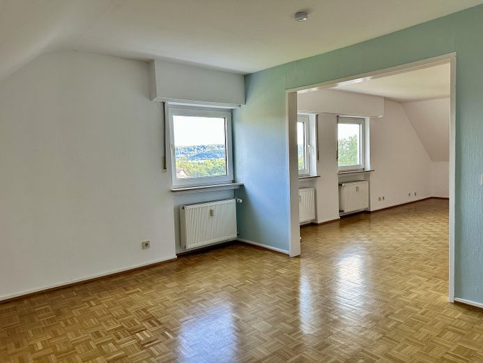 Lichtdurchflutete 3,5-Zi-Dachgeschosswohnung mit Panoramablick auf der Bellevue – Foto 2