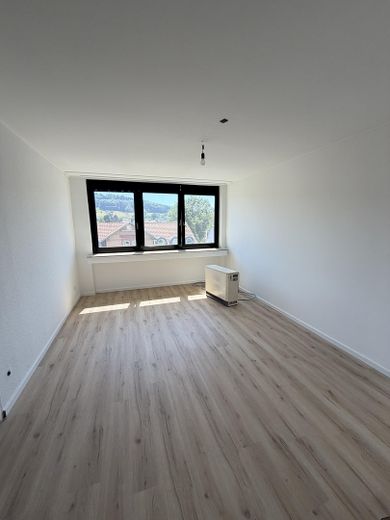 Frisch renovierte 4-Zimmer-Wohnung mit Balkon und herrlichem Ausblick in Wald-Michelbach – Foto 4