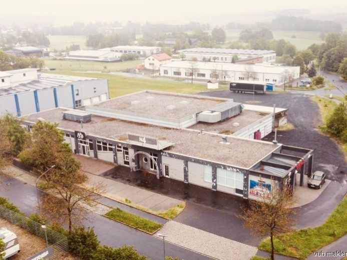 Attraktive Gewerbeimmobilie in Tirschenreuth: 9.5% Rendite!
Verkaufsfläche -Diskothek – Spielothek – Bistro – Parkplatz – Foto 1