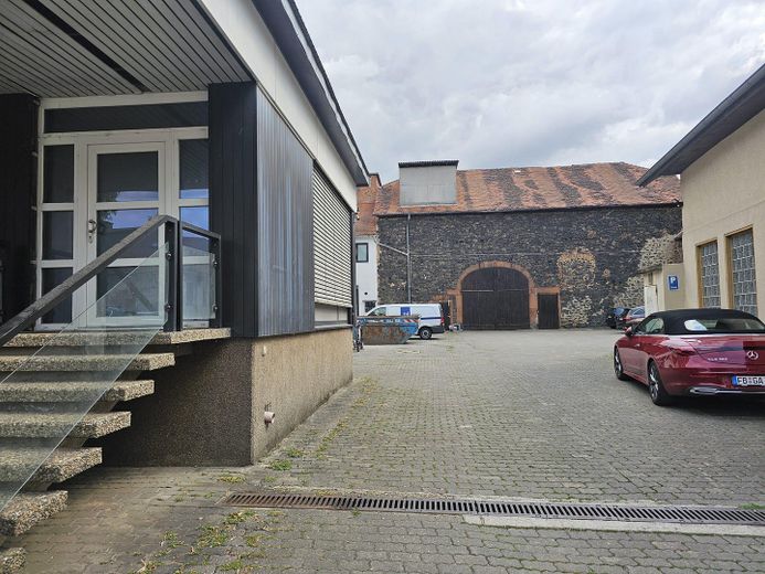 Apartamento reformado de 3 habitaciones en ático con cocina equipada en Steinfurth – Foto 6