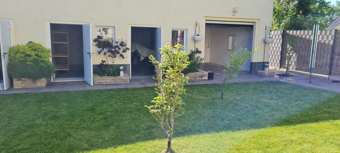 More than a house: exceptional property with plenty of space for living, working and your own ideas – Nebengelass Garage re.