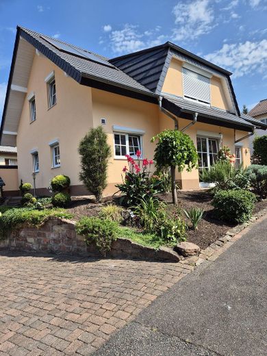 Sehr gepflegtes Einfamilienhaus mit viel Charme und Wohlfühlatmosphäre – Foto 1